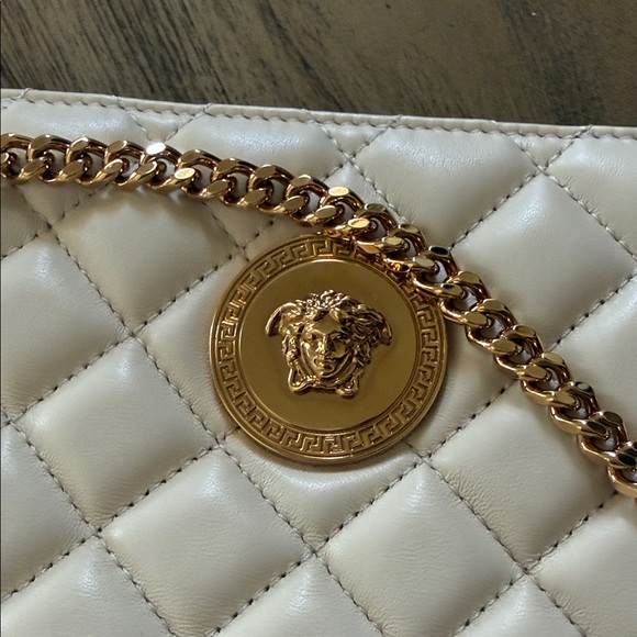 Versace Quilted Cream Shoulder Bag with Gold Chain Medusa Shoulder Bag - Picture 8 of 10